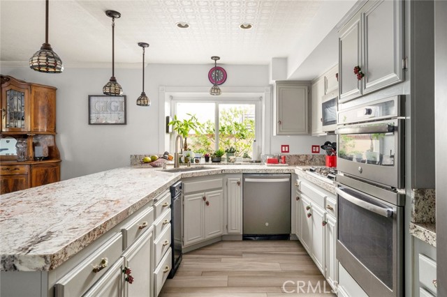  Beautiful Wood look Porcelain floor Tile, Upgraded Recessed lights.