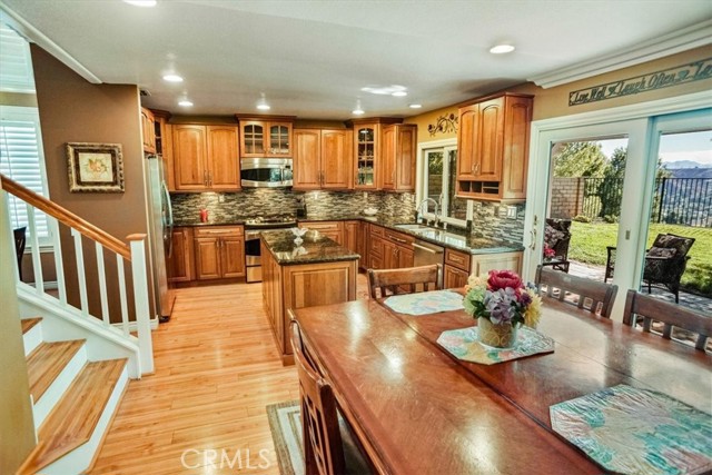 Kitchen Dining Area