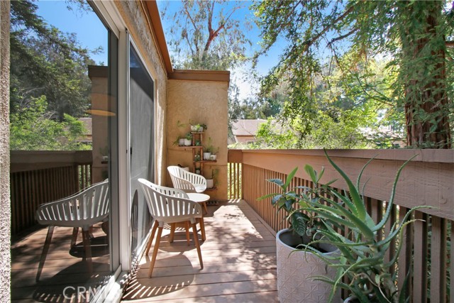 22330 Victory Boulevard, 506 photo 8
