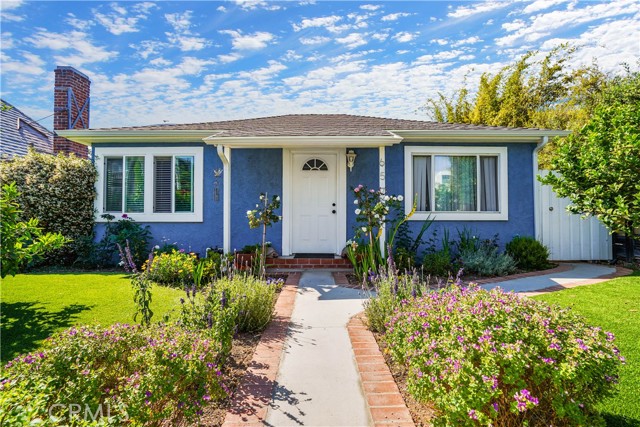 657 Brooks Avenue Venice, California Beautiful 3 Bed 2 Bath single family residence in the heart of Venice with beautiful landscaping! NEW roof and insulation. UPGRADED Master bathroom which was done 2 years ago. Hardwood flooring and NEW carpet in the bedrooms and NEW windows in all bedrooms were recently installed. Stainless Steel appliances and a 2-car garage. 1 mile away from Venice beach which is a 15-minute walk!!!! Close to shopping centers, restaurants, the 405 and 10 freeways.