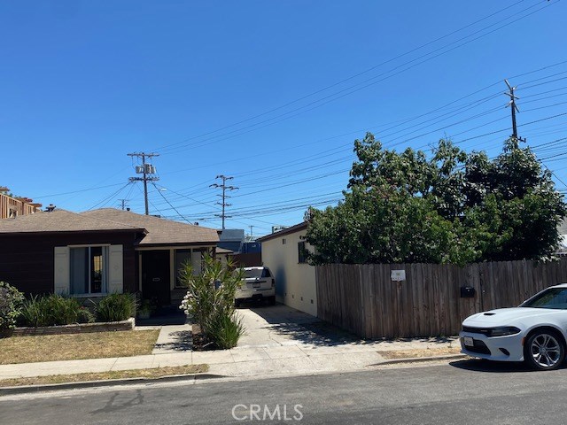 1172 Nelrose Avenue Venice, California Attention Investors & Developers, here is a great and rear opportunity to purchase a property with great redevelopment potential or a safe investment for a savvy investor. One of the few lots with over 6000 sq. ft., that is located in an area with many new developments. There are two two-bedroom units on this corner lot with only one neighbor on the east side. With the zoning LARD 1.5, there is immense upside potential that makes this location, a prime choice (Buyer to investigate all zoning questions and possible variances with the City). Located one block south-east of the intersection of Venice & Lincoln Blvd and within a short walk to the famous Boardwalk, About Kinney and many shops & restaurants, this truly is one of the best properties that Venice has to offer.
