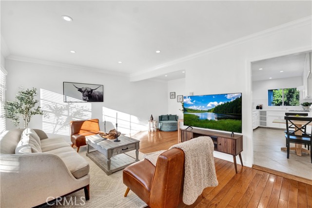 6952 Winnetka Avenue photo 2
