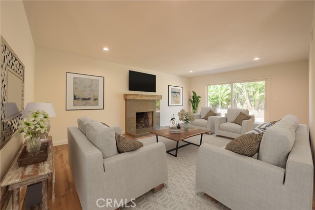 1431 Lodgewood Way photo 4
