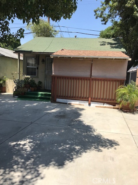 14165 Calvert Street photo 2