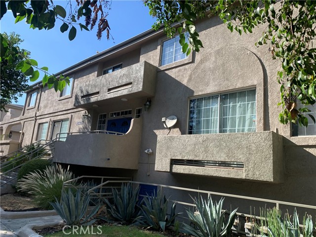 18347 Saticoy Street, 4 photo 5