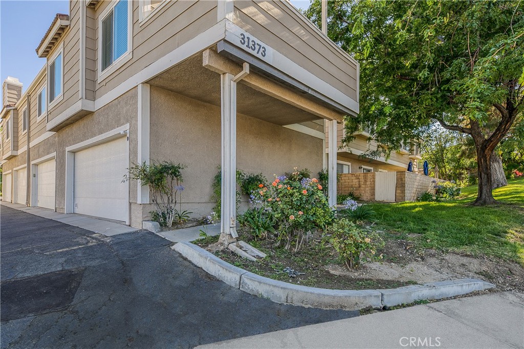 31373 The Old Road E, Castaic, CA 91384