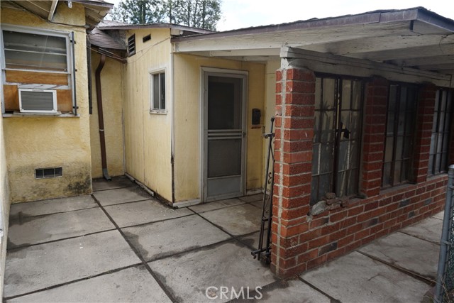 6041 Vantage Avenue photo 4