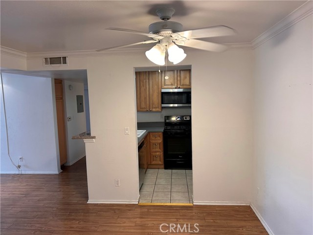 5325 Newcastle Avenue, 106 photo 8