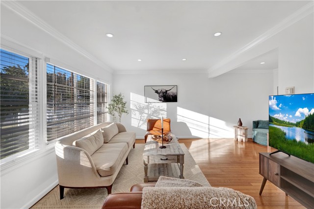 6952 Winnetka Avenue photo 7