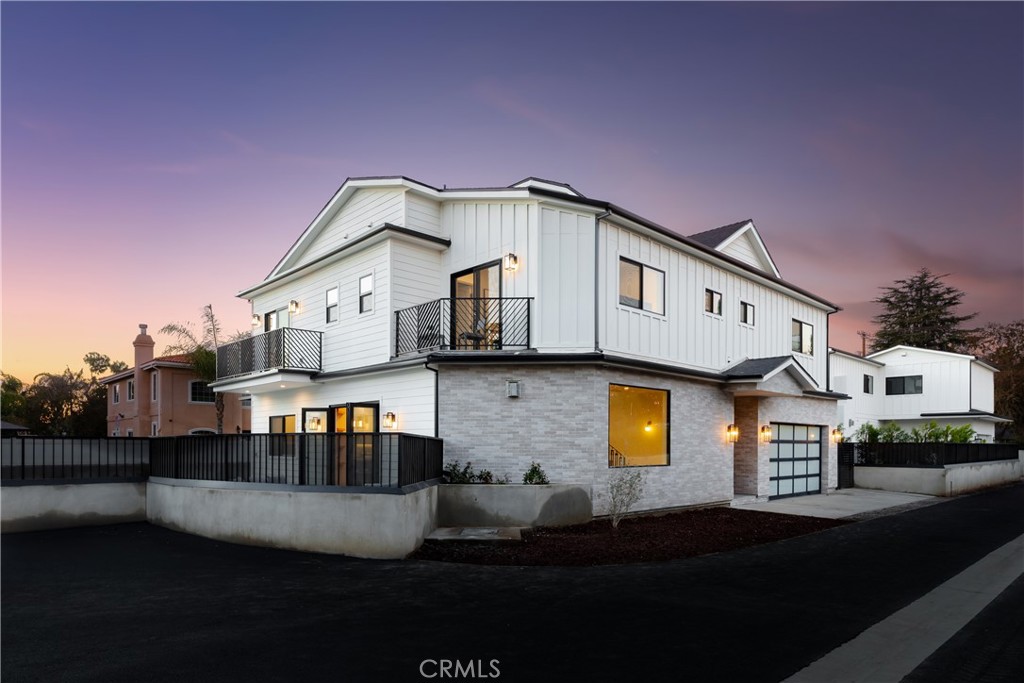 7013 N Moonlight Lane, Van Nuys, CA 91405