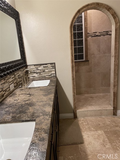 Dual sinks, granite counter top.