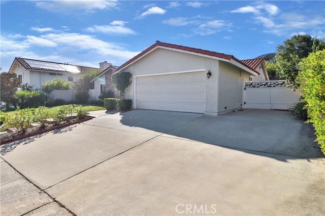 882 Birch Hill Street photo 3