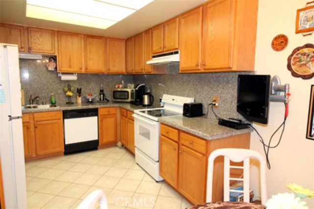 4242 Stansbury Avenue, 205 photo 6