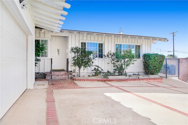 11522 Amestoy Avenue photo 2