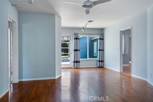 4844 Petit Avenue photo 4