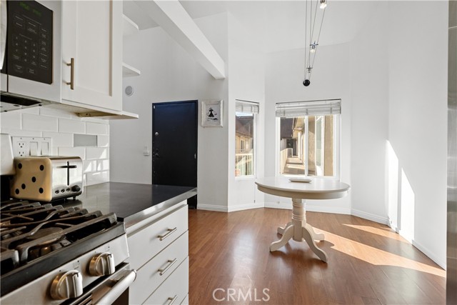 14937 Dickens Street, 206 photo 8