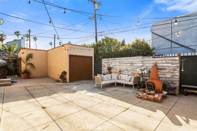 617 Crestmoore Place photo 4