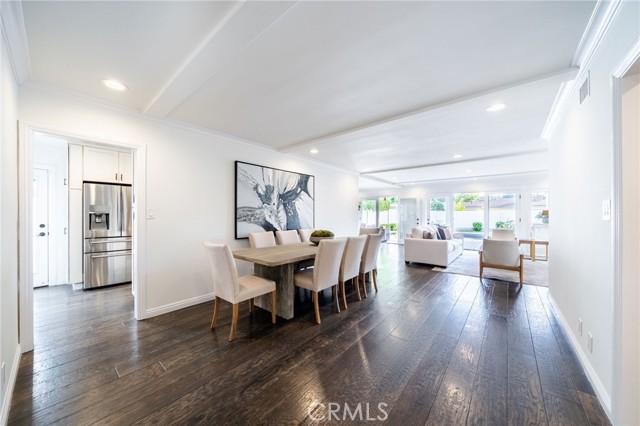 13614 Addison Street photo 6