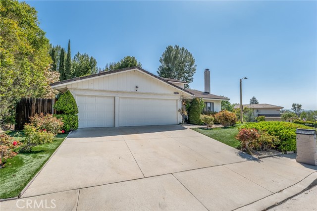 6104 Hedgewall Drive photo 2