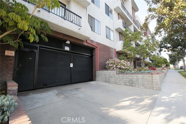 Image 3 for 10475 Eastborne Ave #105, Los Angeles, CA 90024