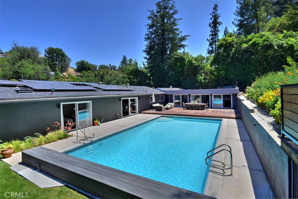 Photo of 4905 QUEEN VICTORIA Road, Woodland Hills, CA 91364