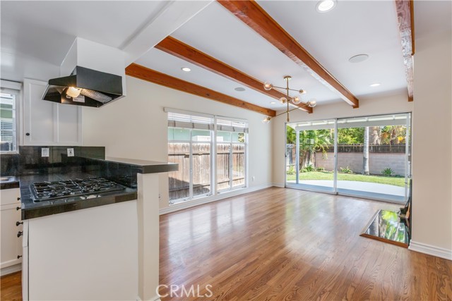 6106 Wilkinson Avenue photo 8