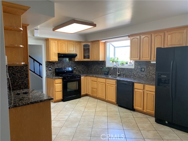 17052 Barneston Street photo 3