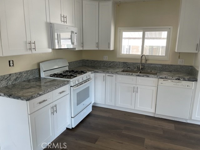 2576 Thunderbird Drive, 21 photo 6