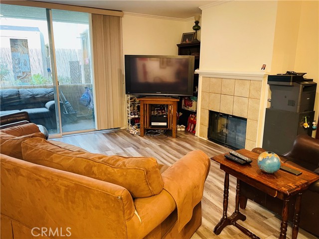 5325 Newcastle Avenue, 142 photo 2
