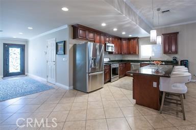 5903 Hesperia Avenue Encino, California Gorgeous remodeled and expanded home on a quiet street in Encino. This light and bright home features a large open floor plan perfect for entertaining, high ceilings, crown molding and recessed lighting throughout. The updated kitchen features an island, stainless appliances, black granite counter tops, and cherry wood cabinetry. The master bedroom offers 2 walk-in closets while the master bathroom features a dual vanity, and a bath tub as well as the stand up glass shower. Washer, dryer and refrigerator included with the lease.