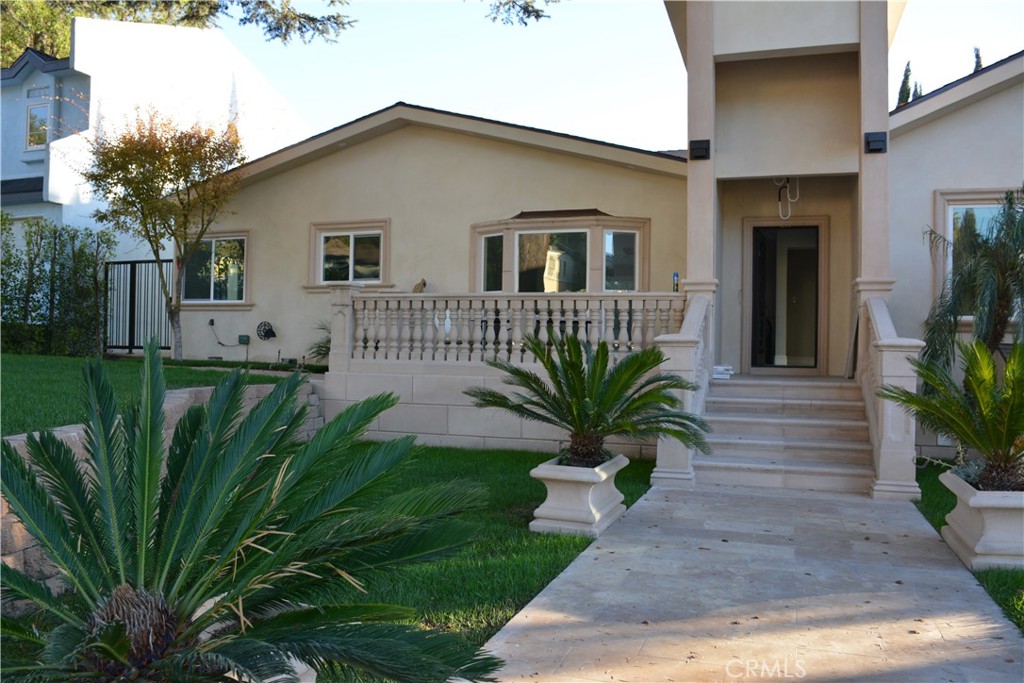 1824 Crestmont Court, Glendale, CA 91208