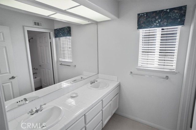 Full Guest Bathroom - Upstairs