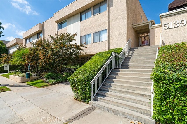 5139 Balboa Boulevard, 3 photo 1