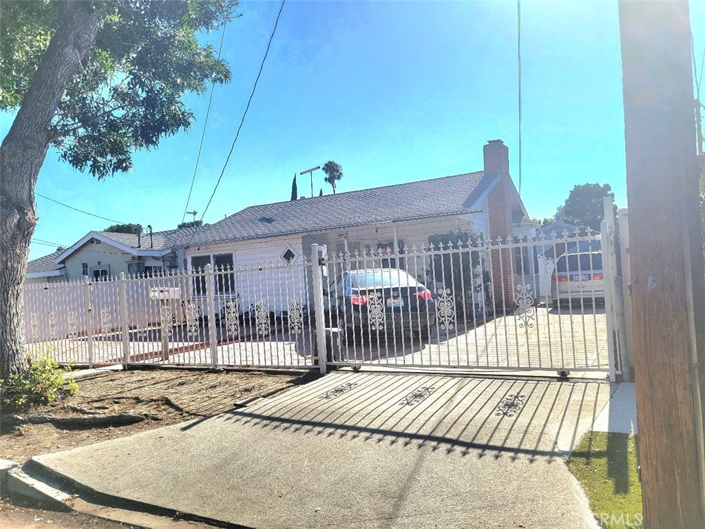 6733 Hinds Avenue, North Hollywood, CA 91606