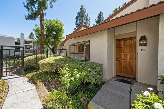 Detail Gallery Image 1 of 1 For 21551 Burbank Bld #120,  Woodland Hills,  CA 91367 - 2 Beds | 2 Baths