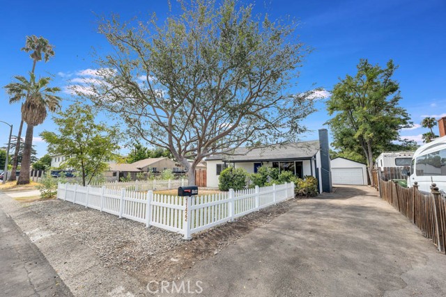 11422 Delano Street photo 3