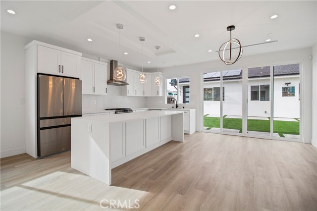 DINING AREA | KITCHEN ISLAND VIEW