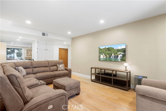 13331 Moorpark Street, 131 photo 4