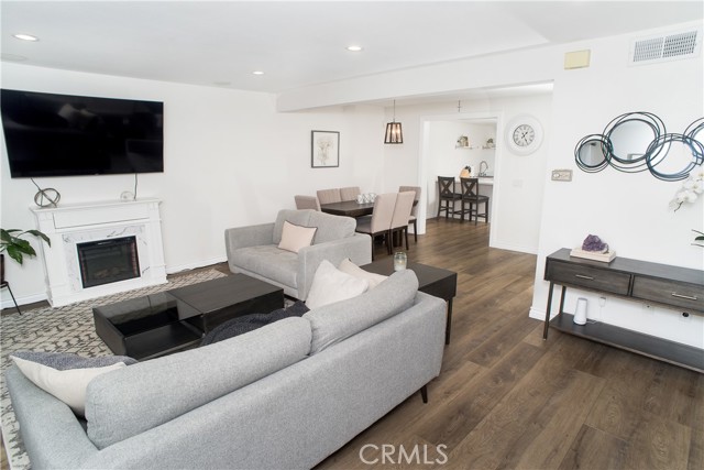 9767 Reseda Boulevard, 92 photo 3