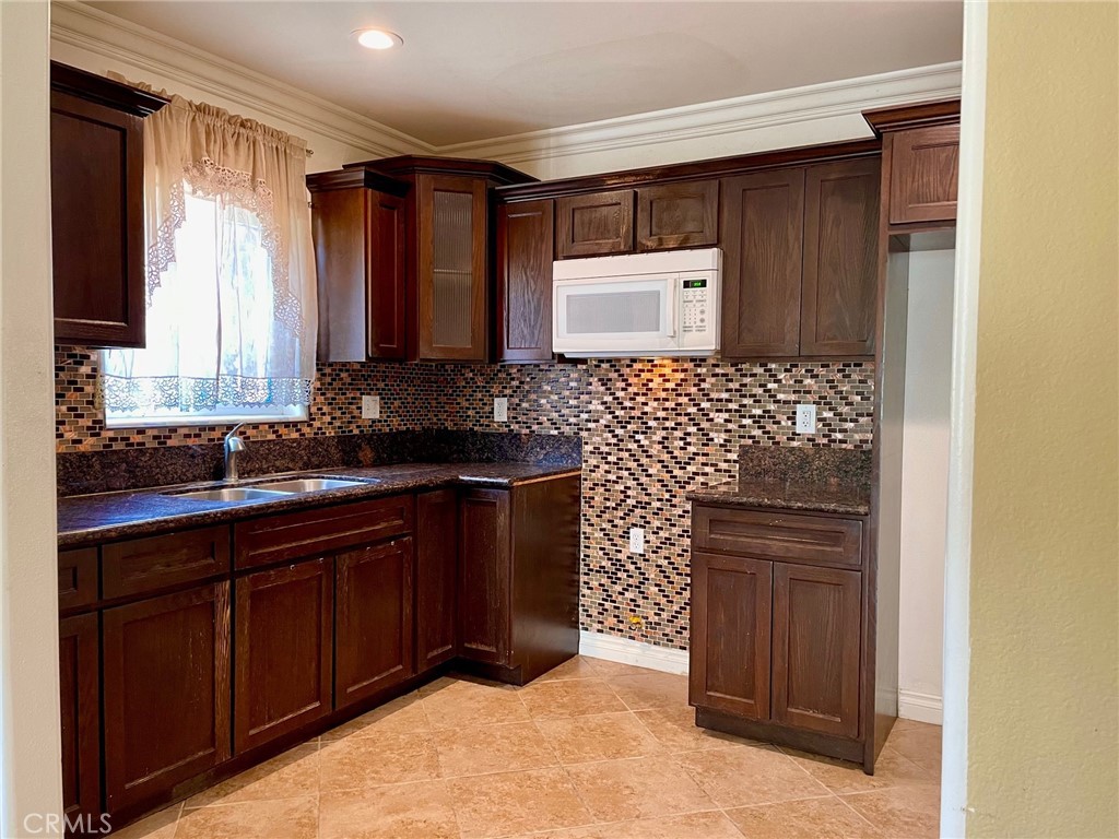 359 W 82nd Street, Los Angeles, CA 90003