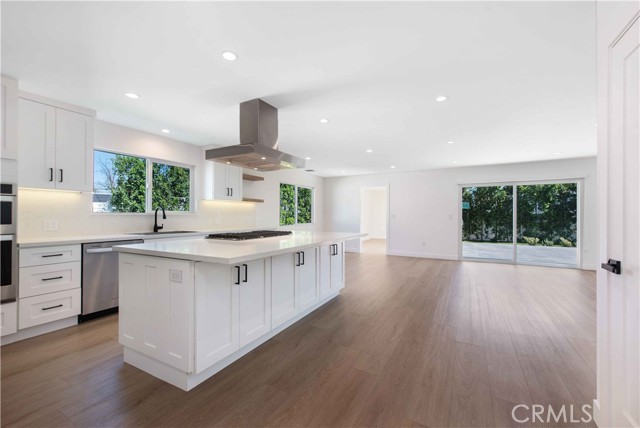 22425 Welby Way photo 6