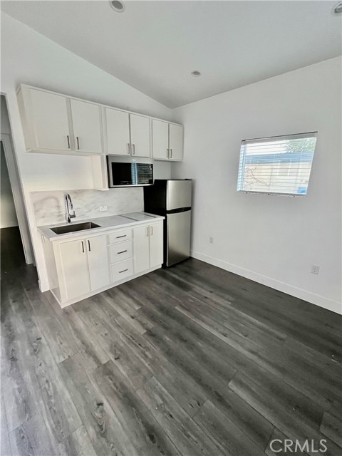 Detail Gallery Image 3 of 6 For 12542 Vanowen St #12544 3/4,  North Hollywood,  CA 91605 - 1 Beds | 1 Baths