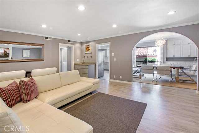 136 S Swall Drive 3 Los Angeles, California Gorgeous unit located just blocks from Cedars-Sinai, Trader Joe's, Beverly Center, High-End Shopping, and award-winning Restaurants! Completely updated, this unit has a light and bright open layout perfect for entertaining. The oversized kitchen features Caesar stone counters and stainless-steel appliances. Retreat to the Luxury Master bedroom with stunning en-suite bathroom and walk-in closet. The building features a Sauna, Elevator, and only 6 units in total. Additional features two side-by-side parking spaces and extra storage in the secure garage.
