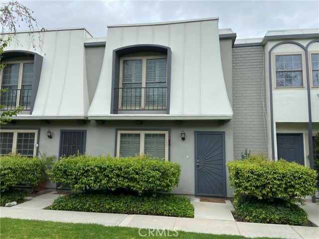 22103 Oxnard Street photo 1