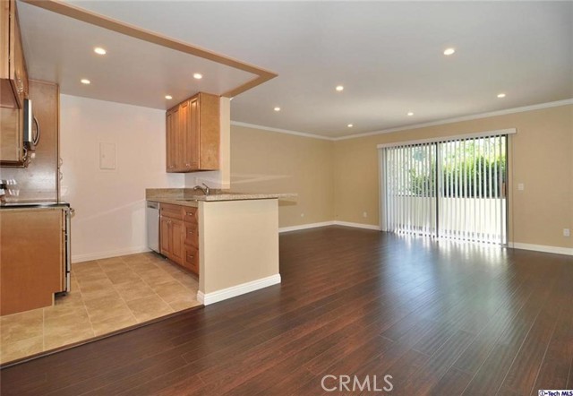 Living Room / kitchen