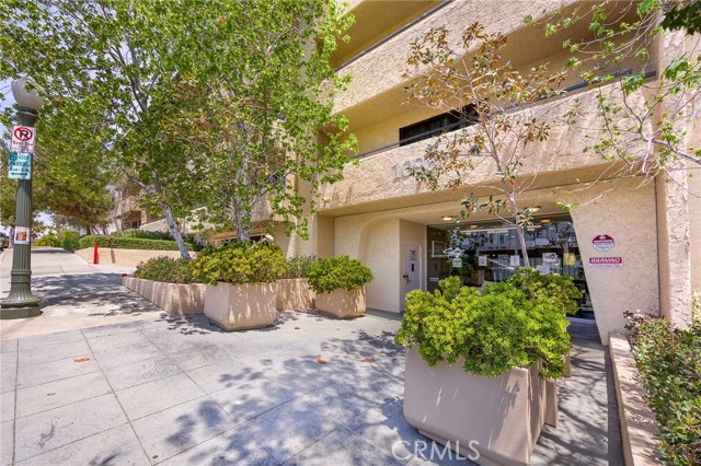Image 3 for 10982 Roebling Ave #109, Los Angeles, CA 90024