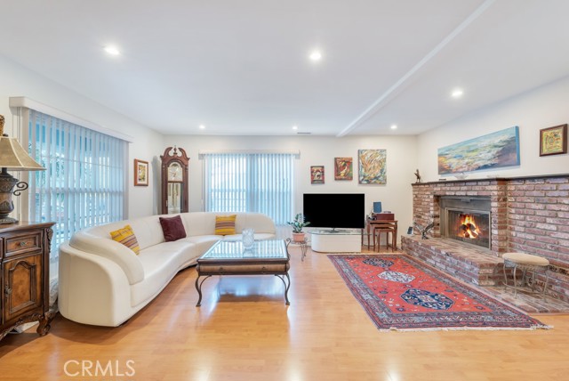 16908 Los Alimos Street photo 6