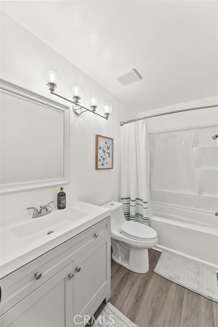 secondary bathroom