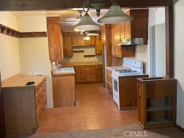 20809 Bassett Street photo 3