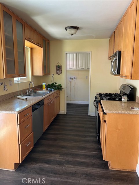 17131 Roscoe Boulevard, 7 photo 5